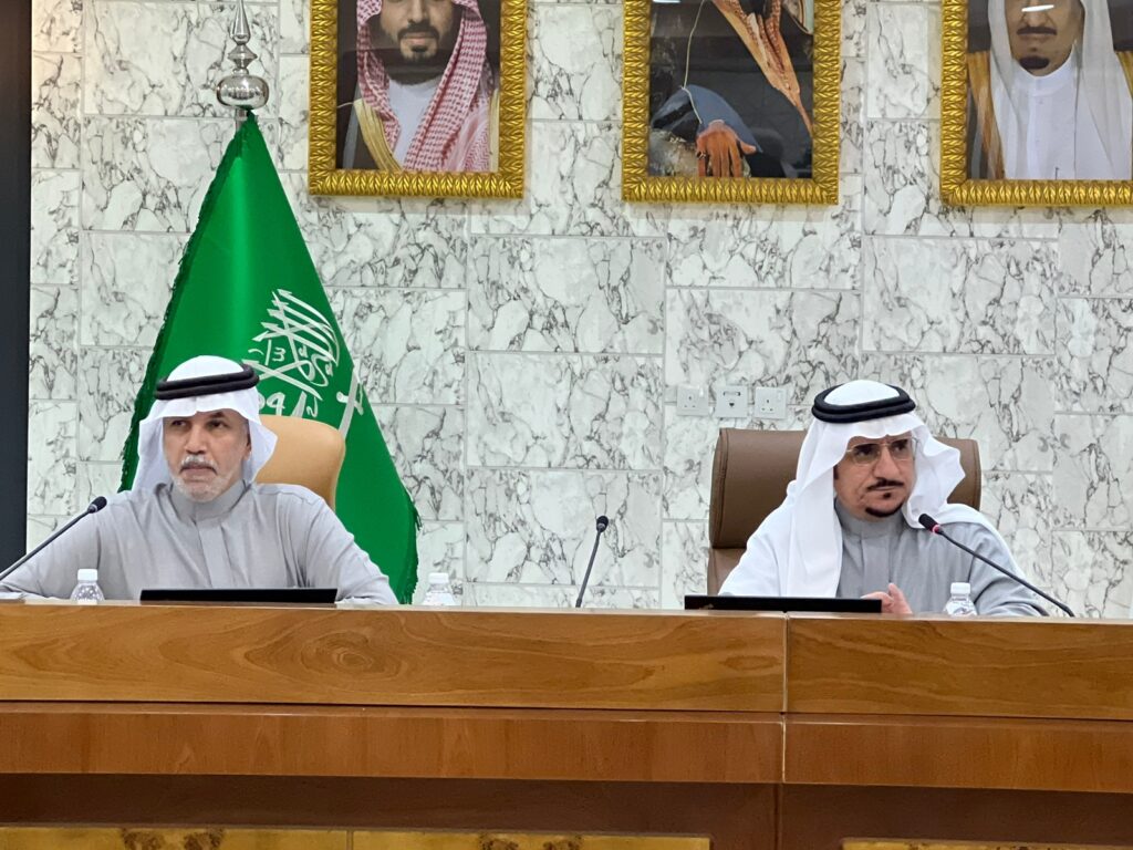 معالي رئيس جامعة الباحة يرأس الجلسة الخامسة لمجلس الجامعة للعام الجامعي الحالي 1444هـ