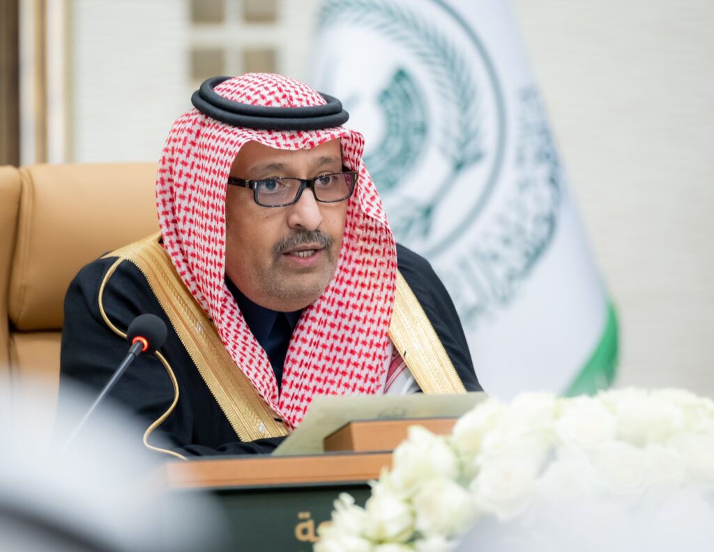 أمير منطقة الباحة يرأس أعمال الجلسة الثانية لمجلس المنطقة التعليمي