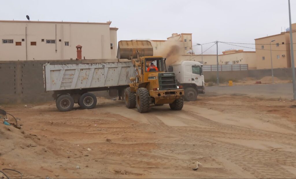 بلدية بيشة تُزيل ٩٦٨٠ مترًا من النفايات والأنقاض في أسبوع