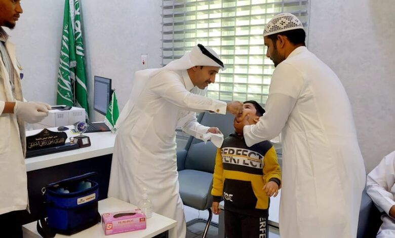 اليزيدي يدشن حملة التطعيم ضد شلل الأطفال بالقطاع الصحي بالقحمة