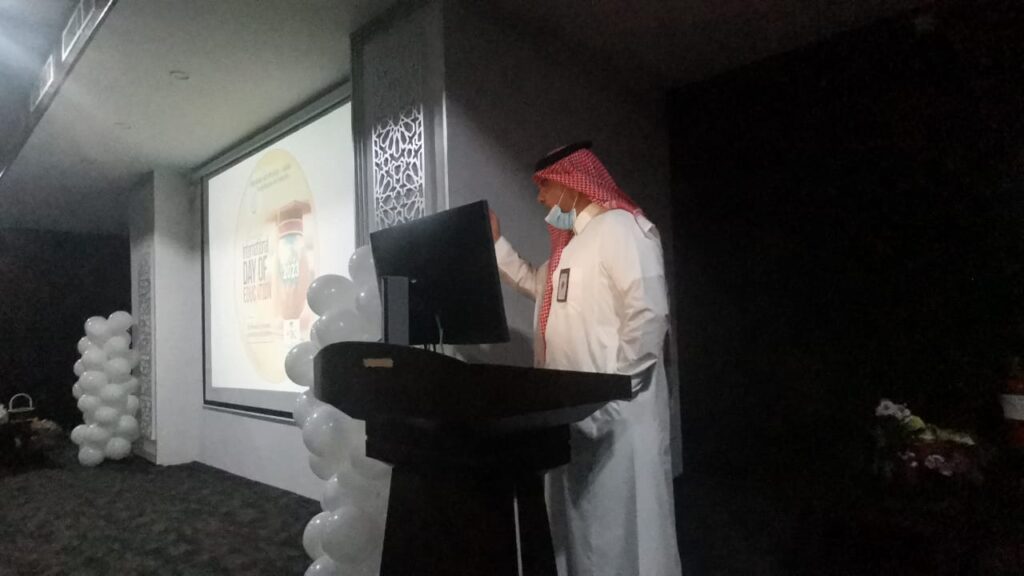 مستشفى الملك عبدالعزيز يحتفل باليوم العالمي للتعليم