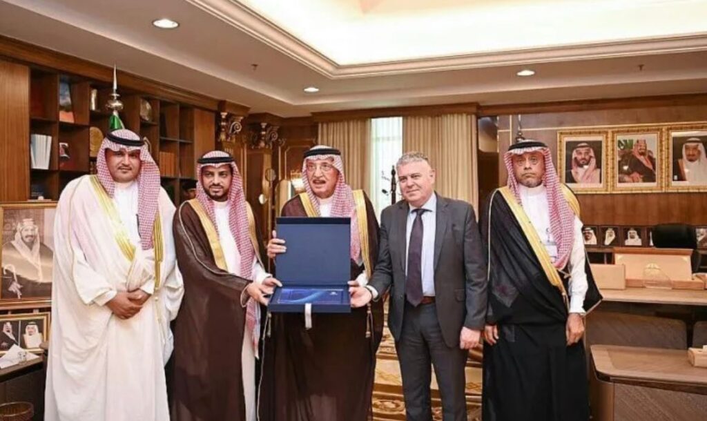 أمير جازان يتسلم التقرير السنوي لشركة المياه الوطنية