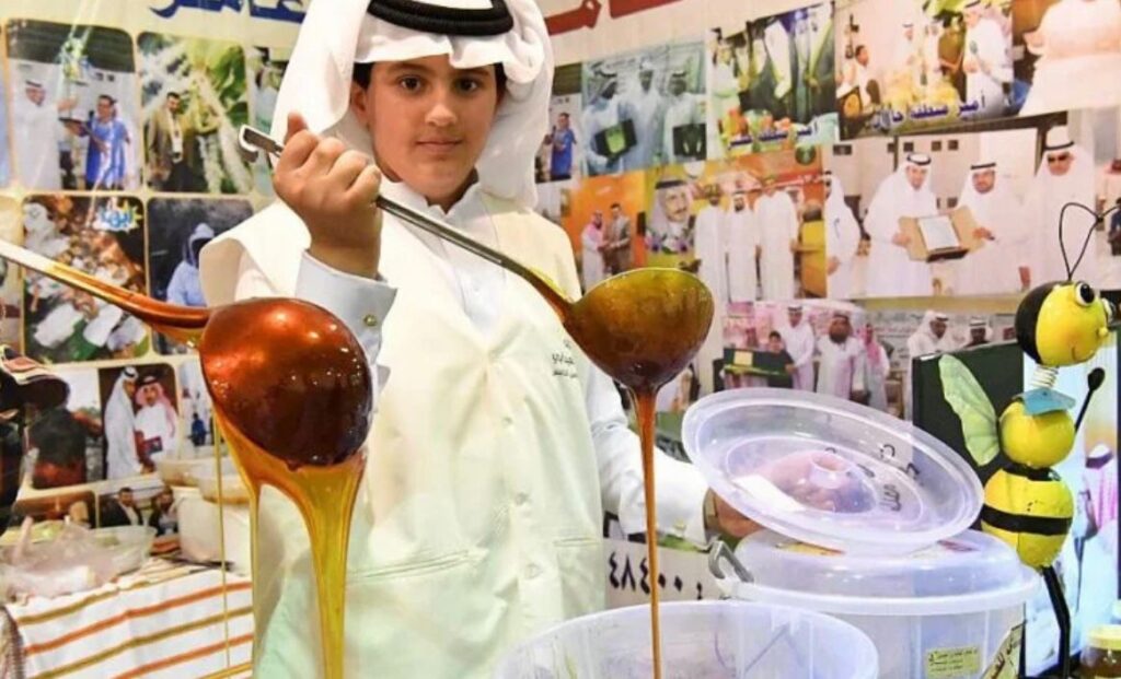 تذوق العسل متاح لزوار مهرجان جازان