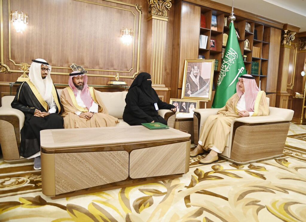 الأمير محمد بن ناصر يطلع على التقرير السنوي لجمعية ” كسوة الكاسي “