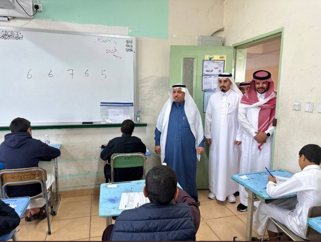 مدير تعليم الطائف يقف على سير الإختبارات