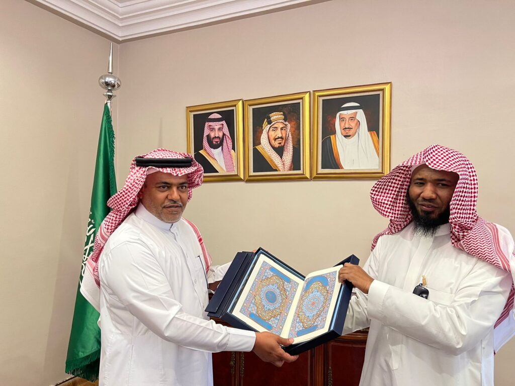 السفير السعودي في جمهورية مالي يلتقي وفد وزارة الشؤون الإسلامية