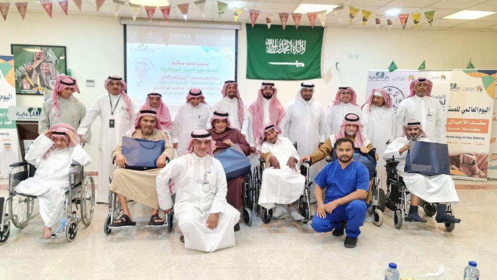 لجنة دورة الدبل تزور دار الرعاية الاجتماعية
