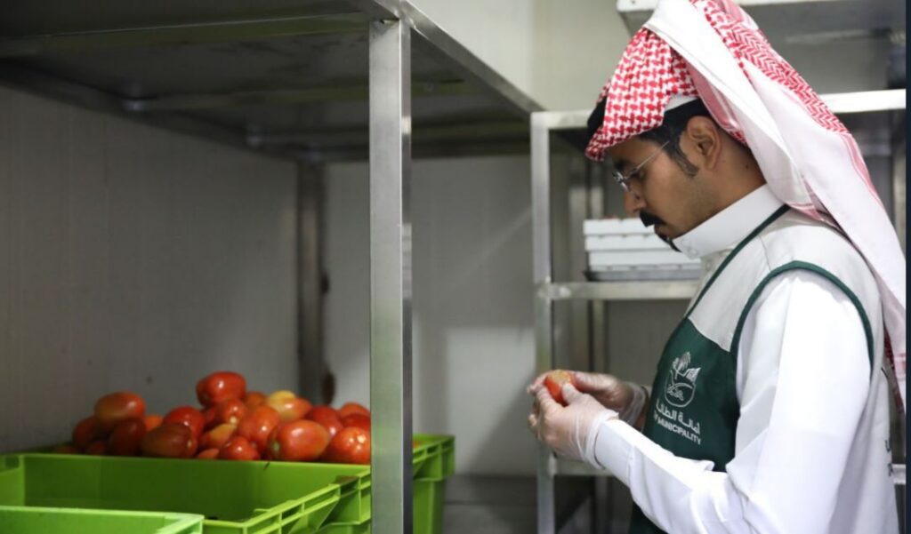حملات على مطاعم شرق الطائف وإزالة ٣٠ بسطة مخالفة