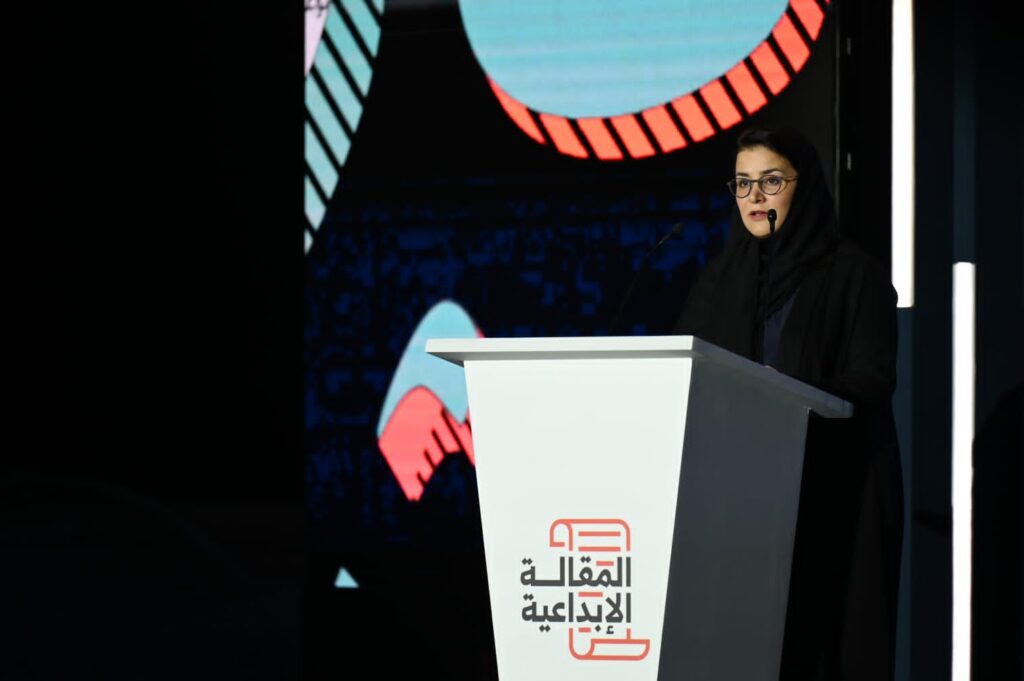 جوائز للفائزين بمسابقة المقالة الإبداعية