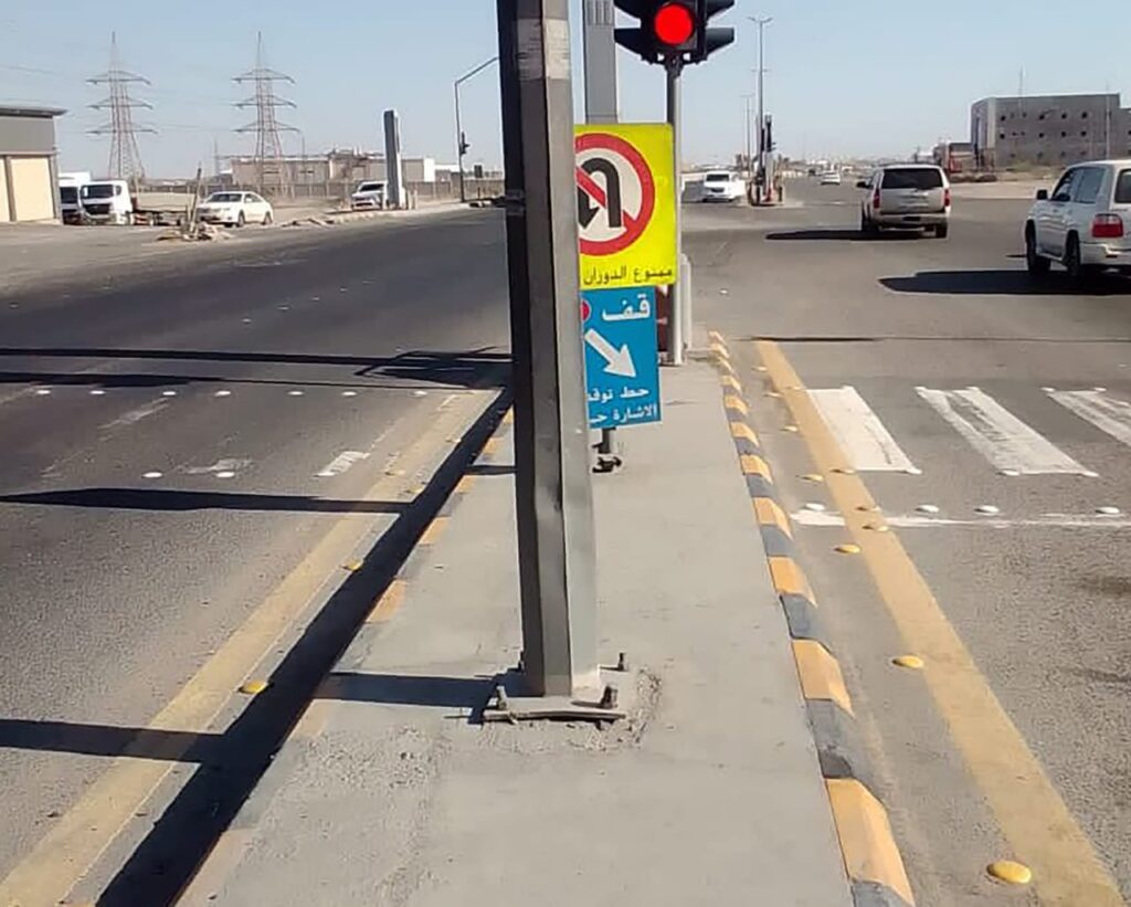 إزالة لوحات إعلانية عشوائية من أحياء الطائف