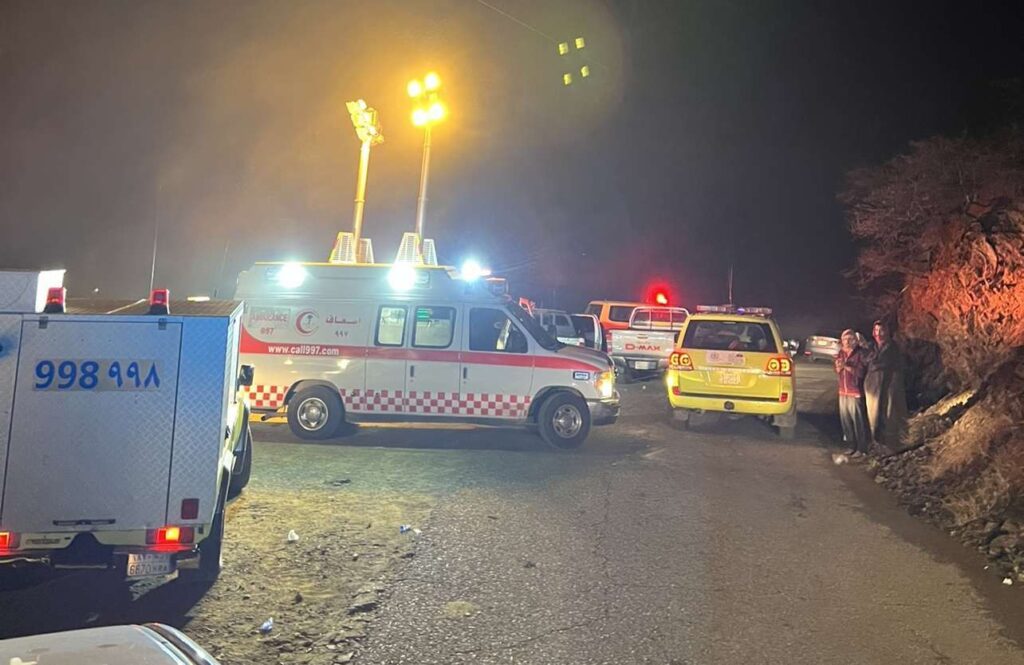 سقوط مركبة من منحدر جبلي بمحافظة رجال ألمع
