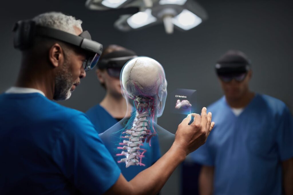 لأجل تعزيز الابتكار في السعودية جهاز HoloLens 2 