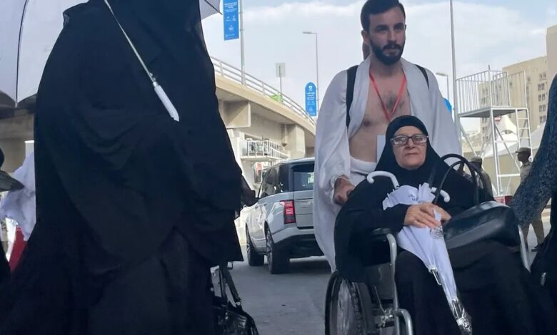 كبار السن في مشعر منى.. هكذا استطاعوا للحج سبيلاً