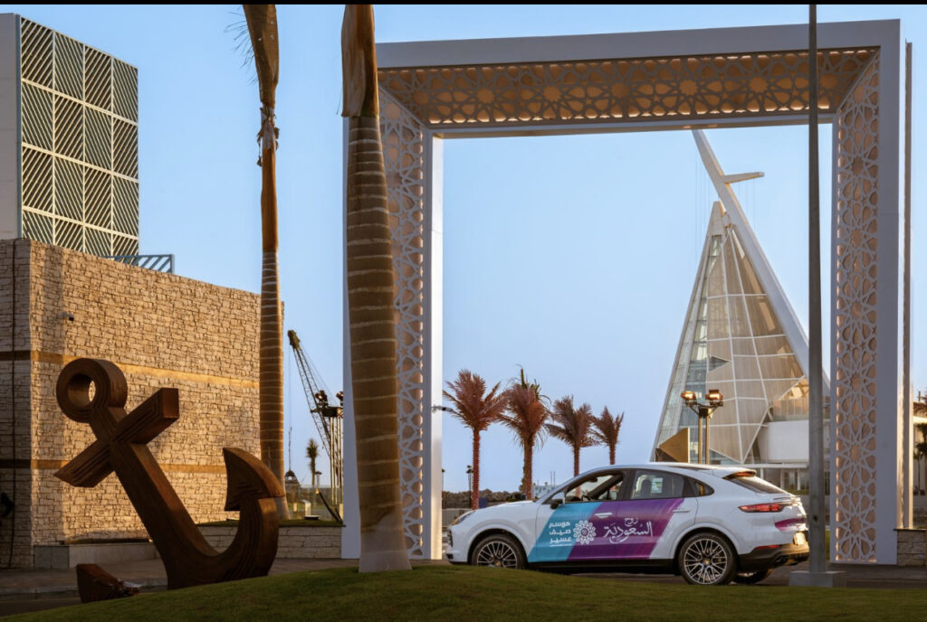 سيارات رياضية تُعيد اكتشاف “جَمال المملكة” من جدة إلى أبها