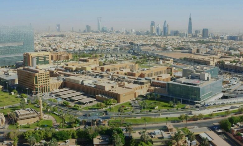 التخصصي يستعرض تجاربه وابتكاراته في التعليم الطبي