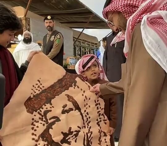 فريق غير مألوف يبدع في روزنامة الأجواء الشتوية بقرية دماث بالطائف