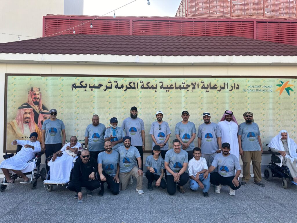 عشاق الشوامخ يعايدون المسنين