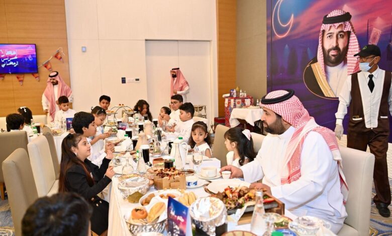 سمو نائب أمير منطقة جازان يشارك أبناءه الأيتام الإفطار الرمضاني