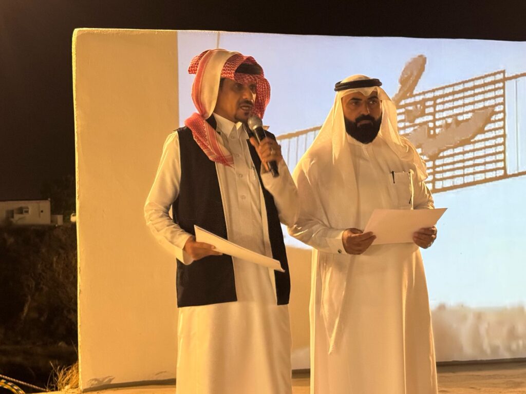 بـن خضير الشهري وإبنه يكرمون الجهات المشاركة والإعلاميين بثلاثة التأسيس