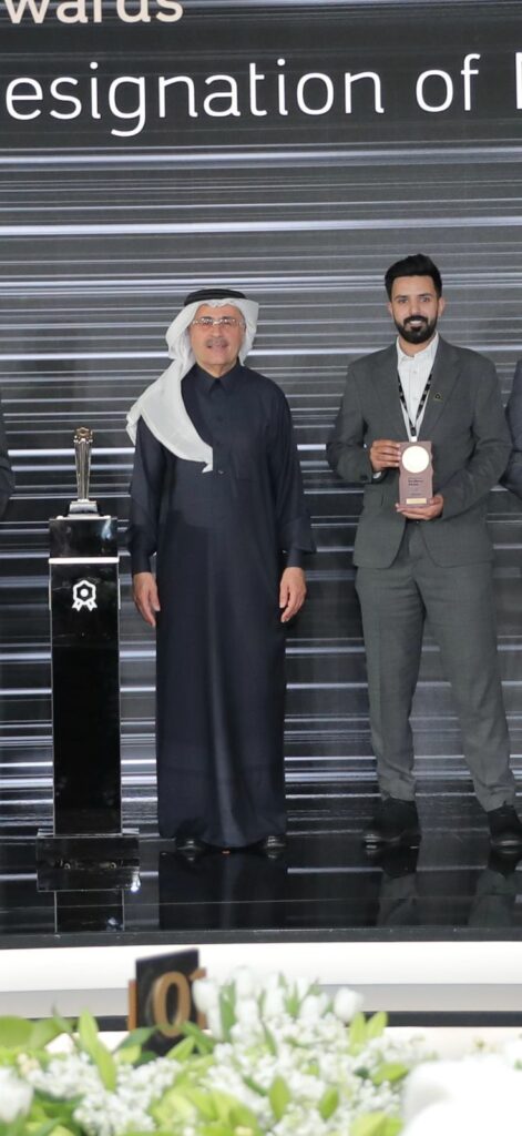 الزهراني يحصد جائزة التميز في النفط والغاز