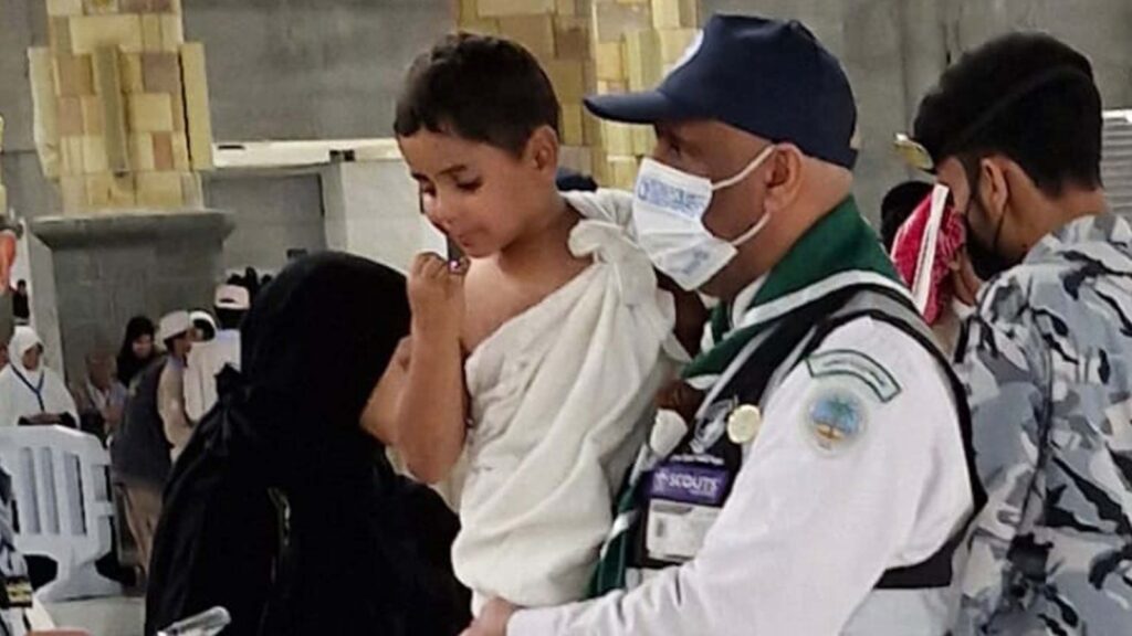 لمسة وفاء في صحن الطواف