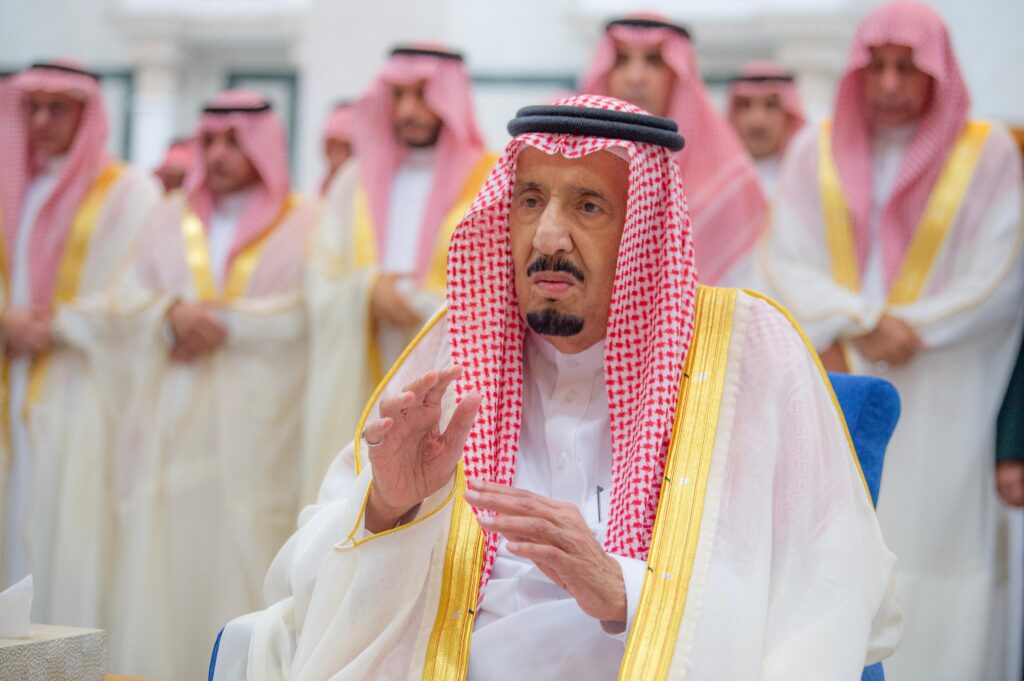 استقبل خادم الحرمين الشريفين المهنئين بالعيد