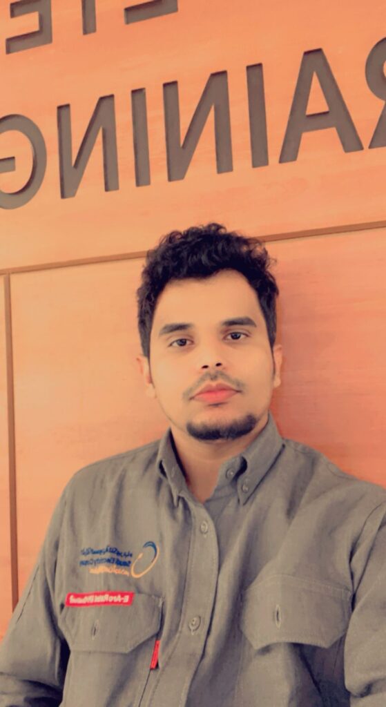 طلال يضيء منزل المهندس يحيى دهل