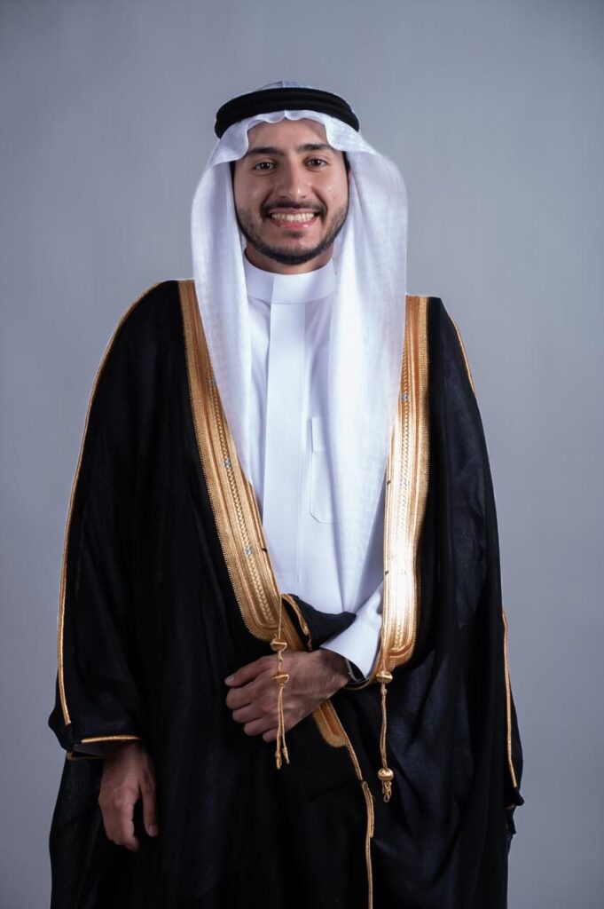 الماطري يحتفل بتخرج إبنه