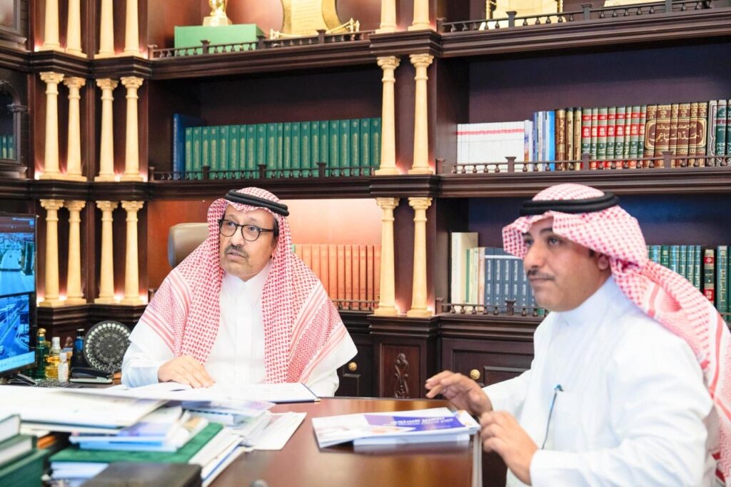 أمير الباحة يطّلع على سير العمل في قلوة