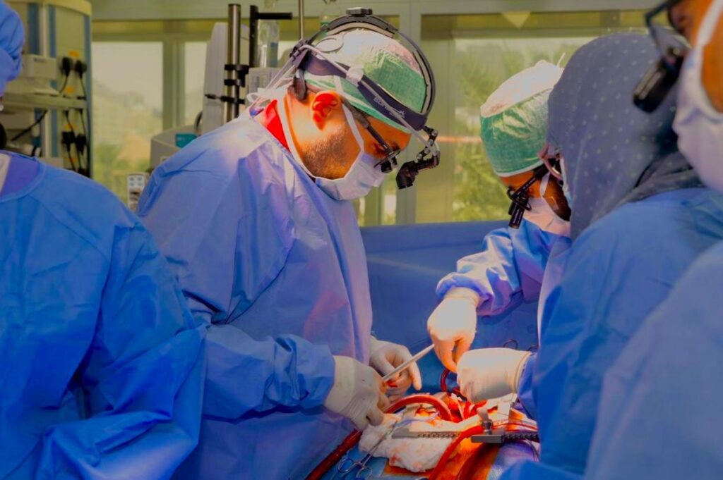 جراحة عاجلة تُمكّن حاجة من الحج