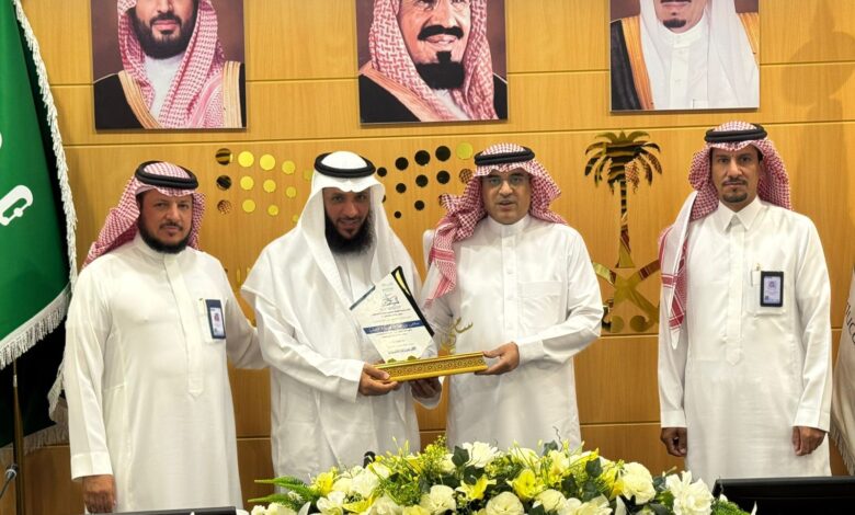 مدير عام تعليم الطائف يكرم مديري مكاتب التعليم