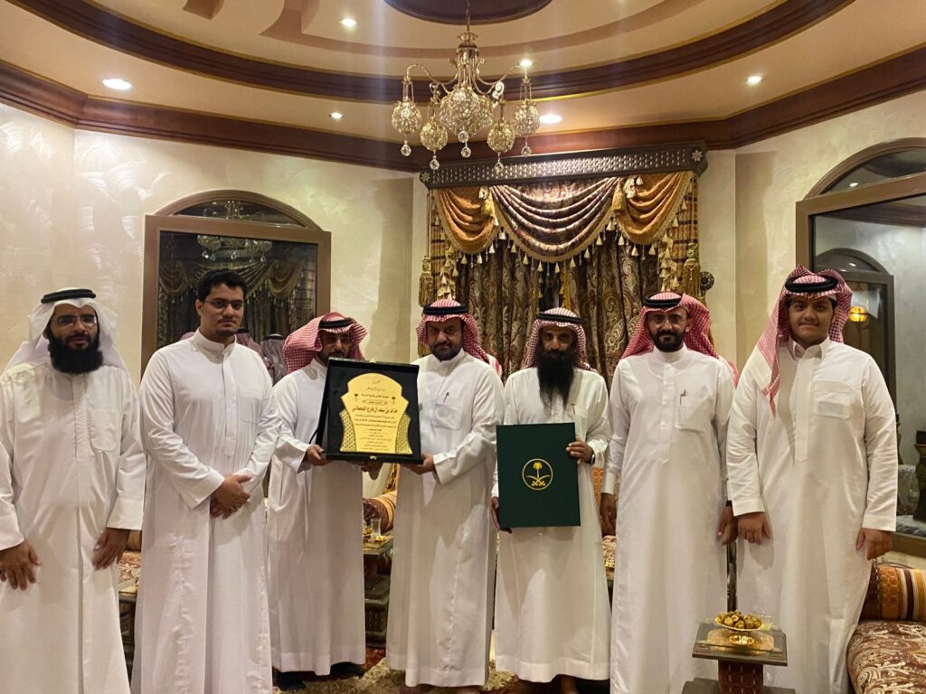 تعليم عسير يودع الأستاذ خالد بن سعدآل فارع بعد مسيرة ٣٦ عام