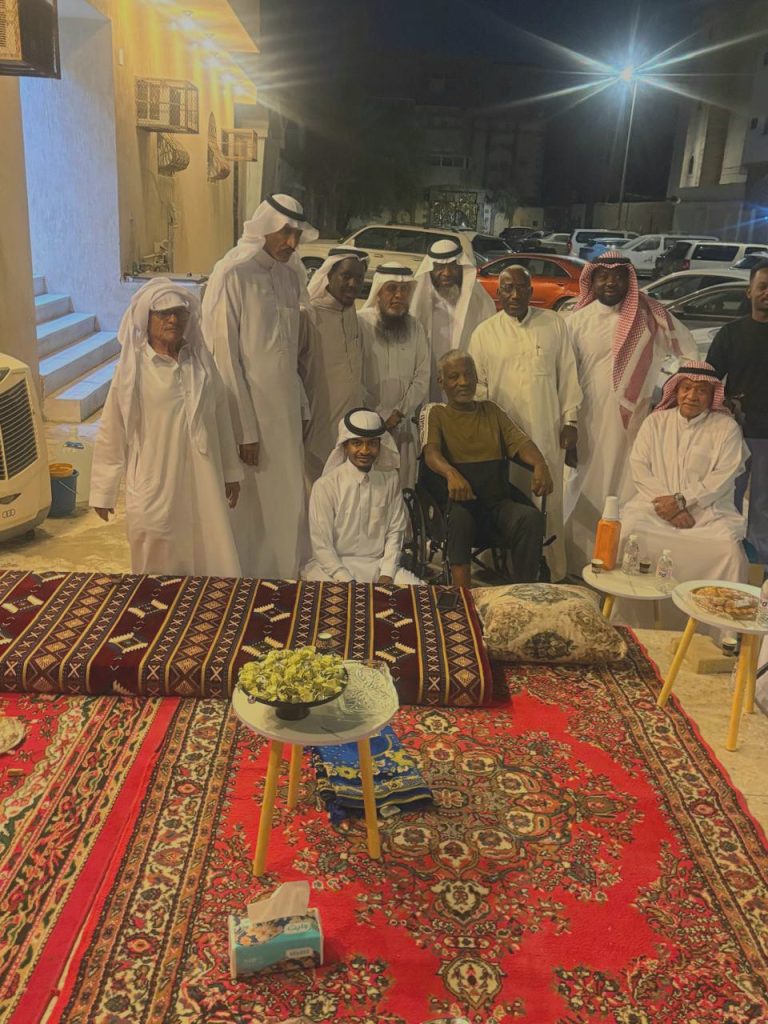 كشافة مكة يطمئنون على صحة أبو حليمة