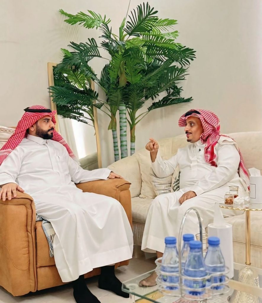الحمدي يزور مدير إدارة البحوث للاطمئنان على صحته