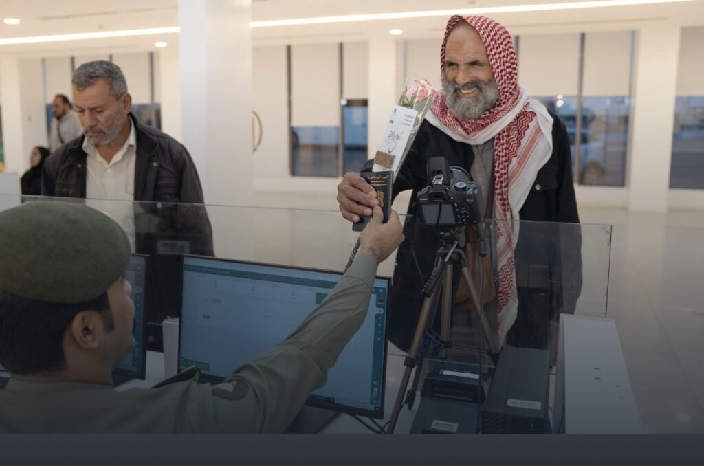 الجوازات تشارك المسافرين فرحتهم بالعيد