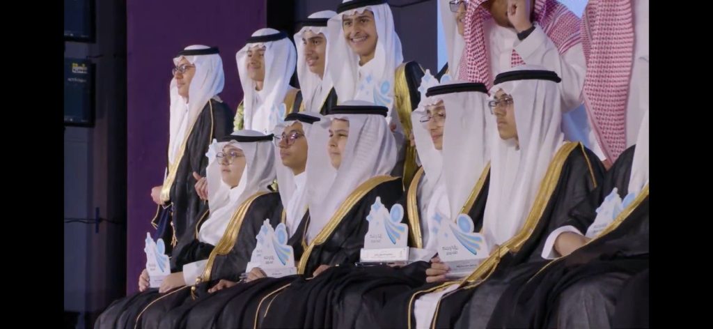 مدارس دار الذكر تحتفي بتخريج دفعة من طلابها بالمرحلة المتوسطة