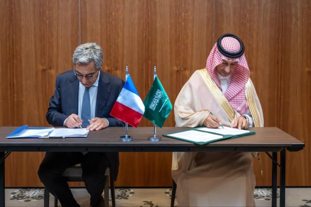 المملكة وفرنسا توقّعان برنامجًا لتعزيز التعاون السياحي