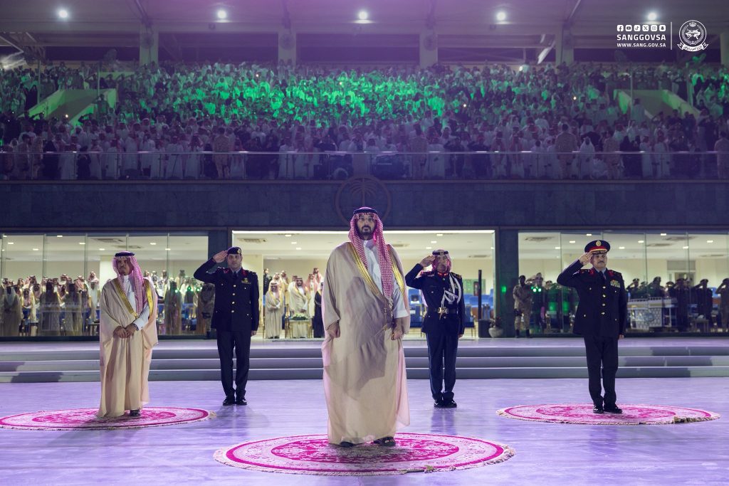 وزير الحرس الوطني رعى تخريج دفعتي بكالوريوس العلوم العسكرية وتأهيل الضباط