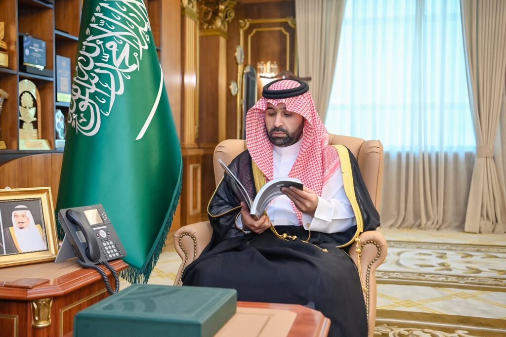 أمير جازان يطلع على التقرير السنوي لفرع صندوق التنمية الزراعية بالمنطقة لعام 2025