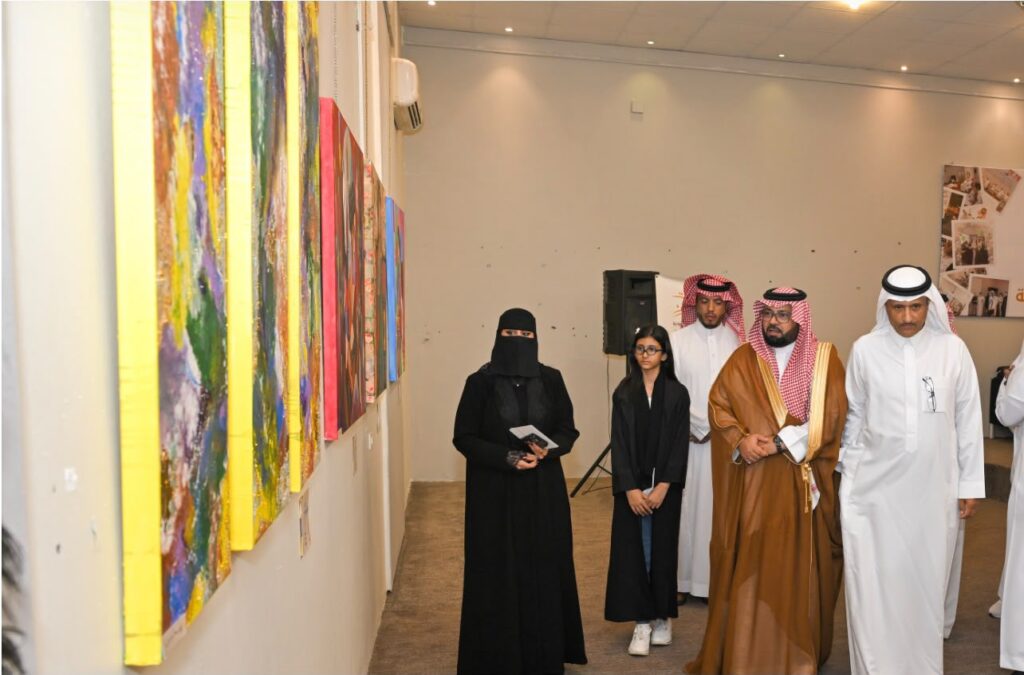 اختتام معرض فني يحكي عن اللون وحكايته لجمعية فنون الباحة 