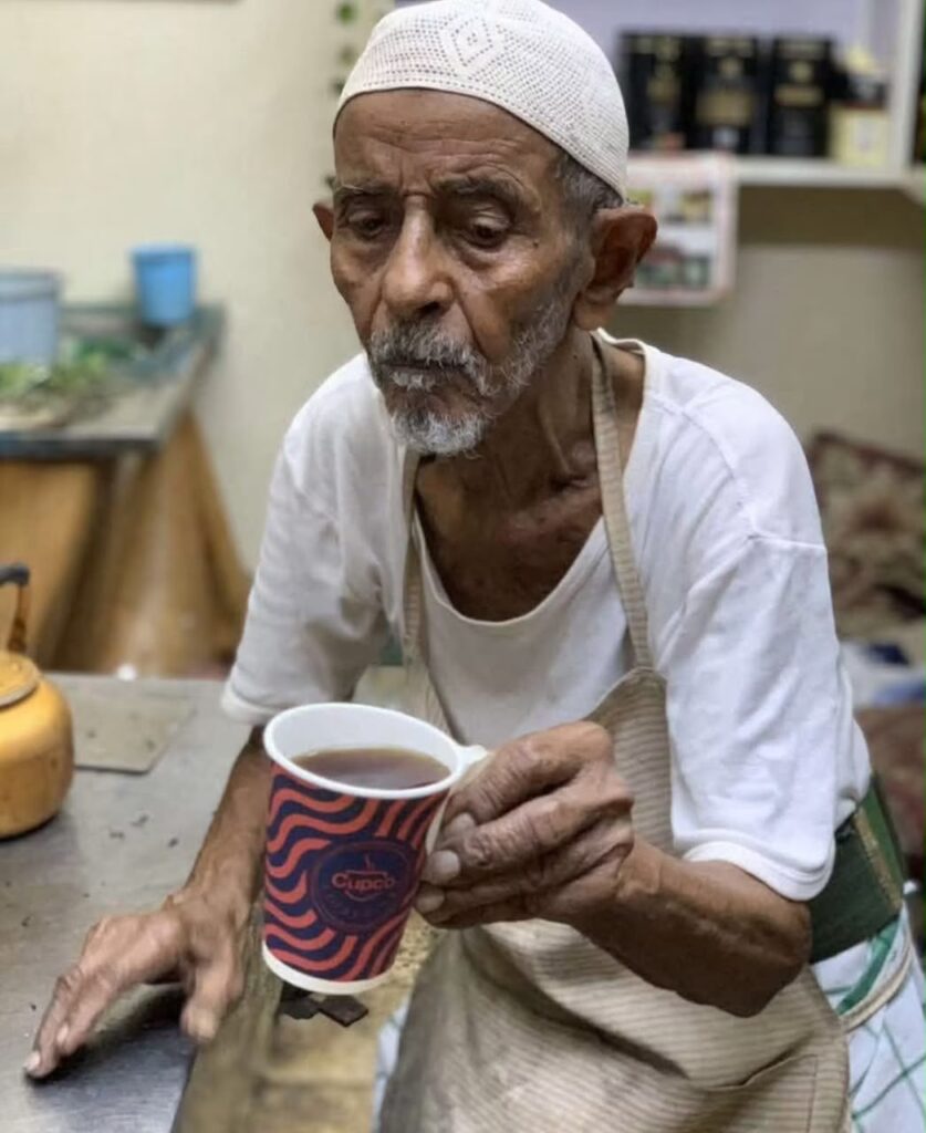 حزن واسع على رحيل بائع الشاي الأشهر في جازان