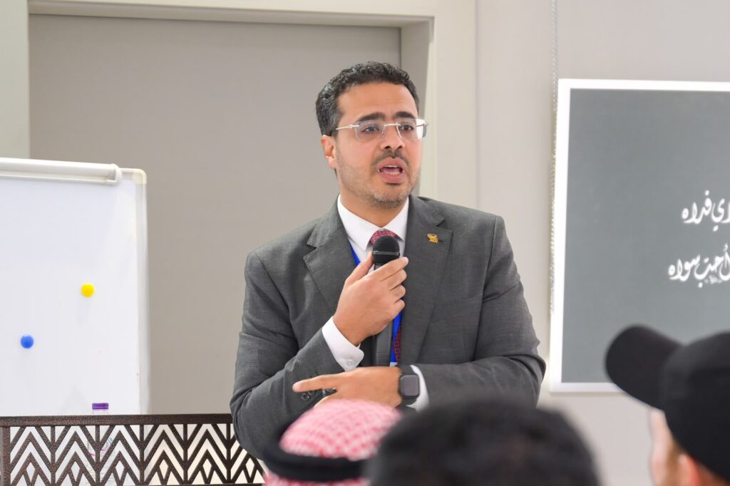 ملتقى عرش الحرف يستعرض فنون الخط العربي ومراحل إنتاج اللوحة الخطية في يومه الثالث
