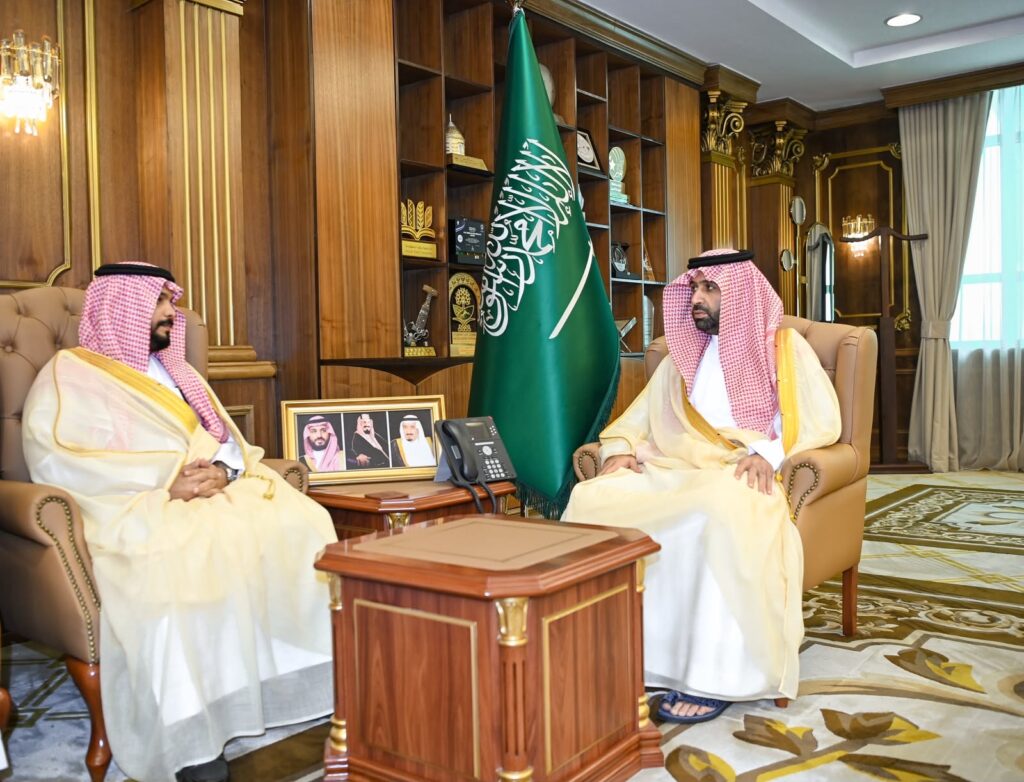 أمير جازان يطلع على برامج ومبادرات رابطة الهواة لكرة القدم بالمنطقة