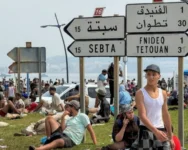ارتفاع قياسي بعدد القاصرين المغاربة في سبتة وإسبانيا تعد خطة لتخفيف ضغط