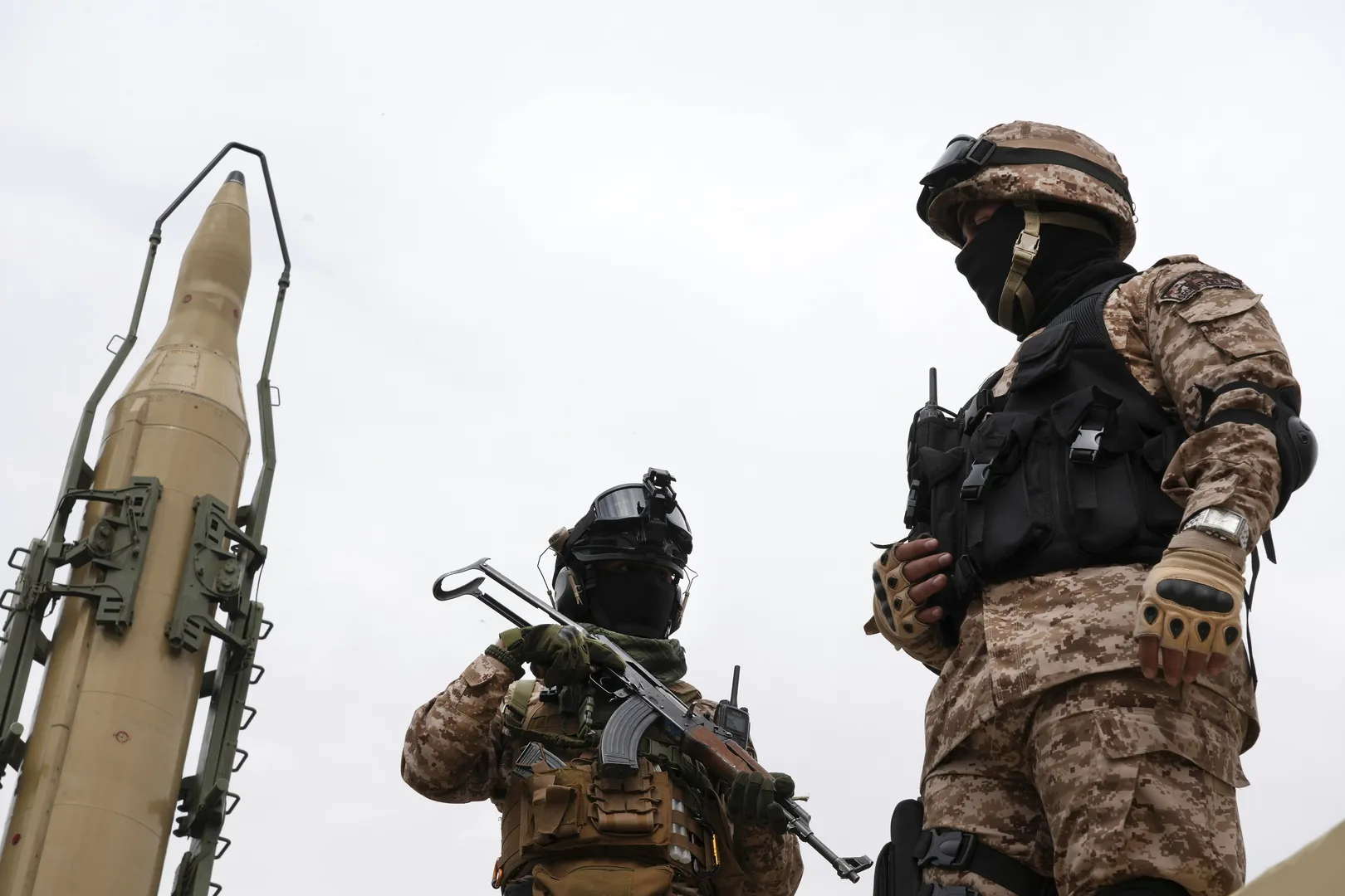 استخبارات الحرس الثوري تصدر بيانا حول "المواجهة المصيرية مع العدو": مخطط للموساد ورسائل للشعب