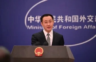 بكين تعلن استعدادها لاتخاذ تدابير جوابية في حال فرضت واشنطن عقوبات على شركات صينية بسبب إيران