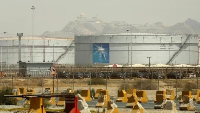 "بلومبيرغ": تضرر الخدمات اللوجستية للنفط السعودي جراء العمليات الحوثية في البحر الأحمر