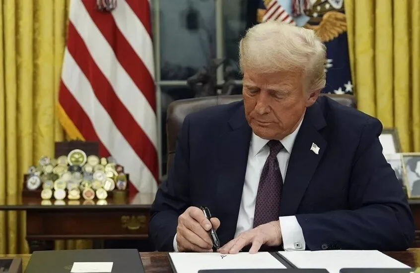 ترامب يهدد برفع الرسوم الجمركية على كندا إلى 50% بدءا من 2027