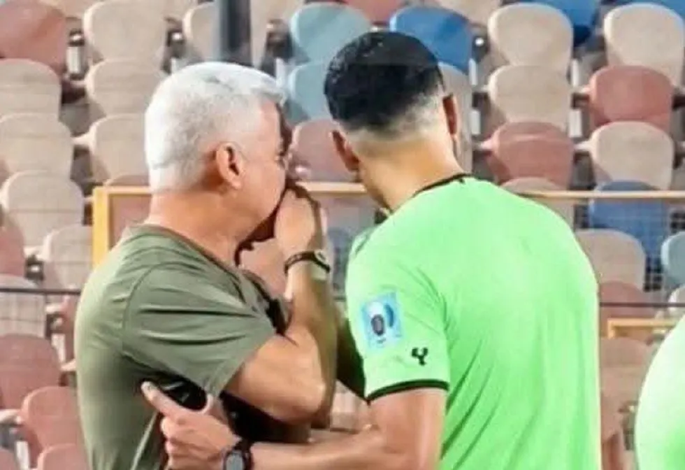 تسريب عن “فضيحة” التحكيم.. الـ(VAR) يكشف حديث وائل جمعة مع الحكم محمد معروف