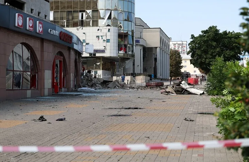حاكم بيلغورود: نظام كييف استهدف المدينة بالصواريخ عمدا ما أدى لمقتل وجرح مدنيين حاكم بيلغورود: نظام كييف استهدف المدينة بالصواريخ عمدا ما أدى لمقتل وجرح مدنيين